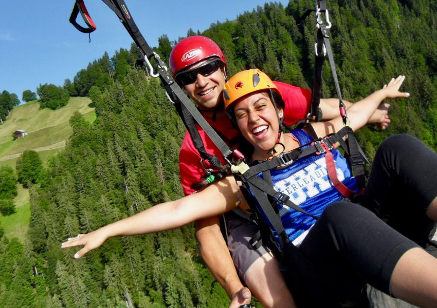 Paragliding_Interlaken_Tours_happy_lady.jpg