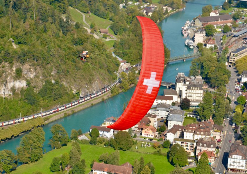 Paragliding_Interlaken_Tours_wing_over_town.jpg